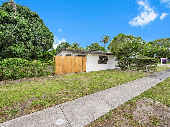 4th image of 17551 NE 5th Avenue
