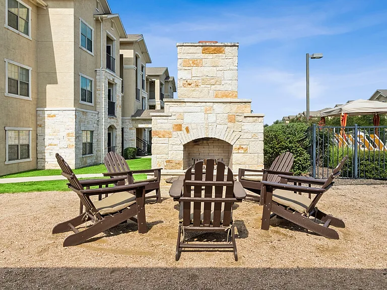 Silverado Apartments — Photo 16