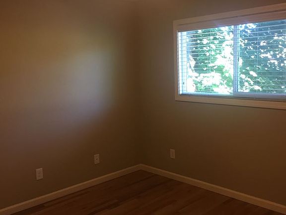 3rd image of 2519 SE Pine St #5165442