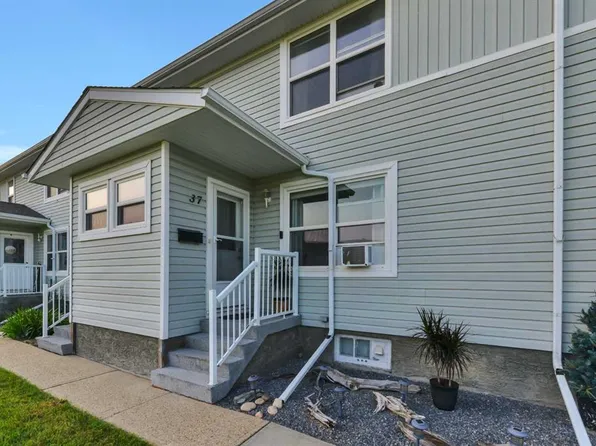 37 S Poplar Cres, Red Deer County, AB T4S 1V3