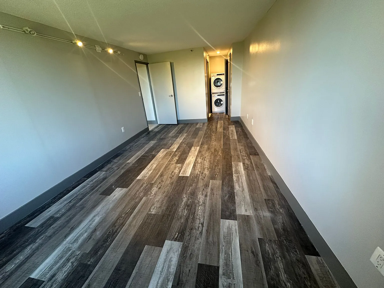 2 bed, 1200 sqft, $2,176 — Photo 4