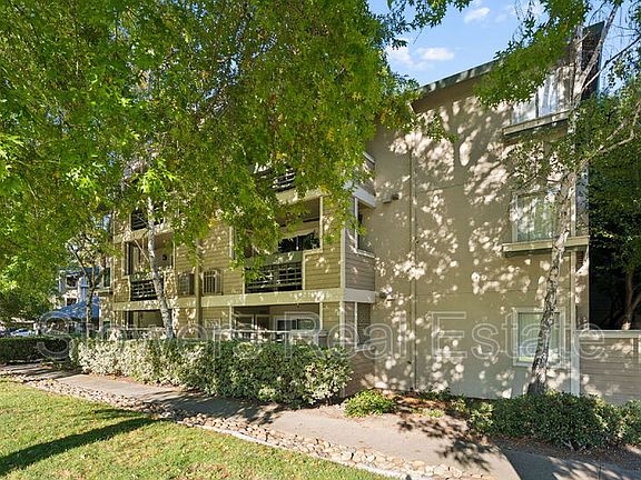 3rd image of 2530 Oak Rd Unit 103