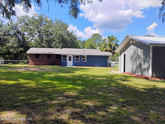 3rd image of 204 SW GRANADA Lane