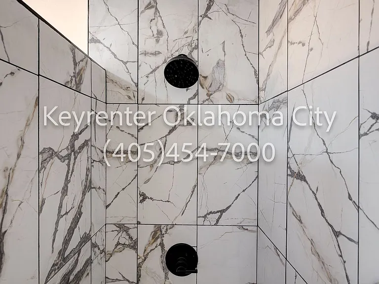 1524 Rowena Ln — Photo 24