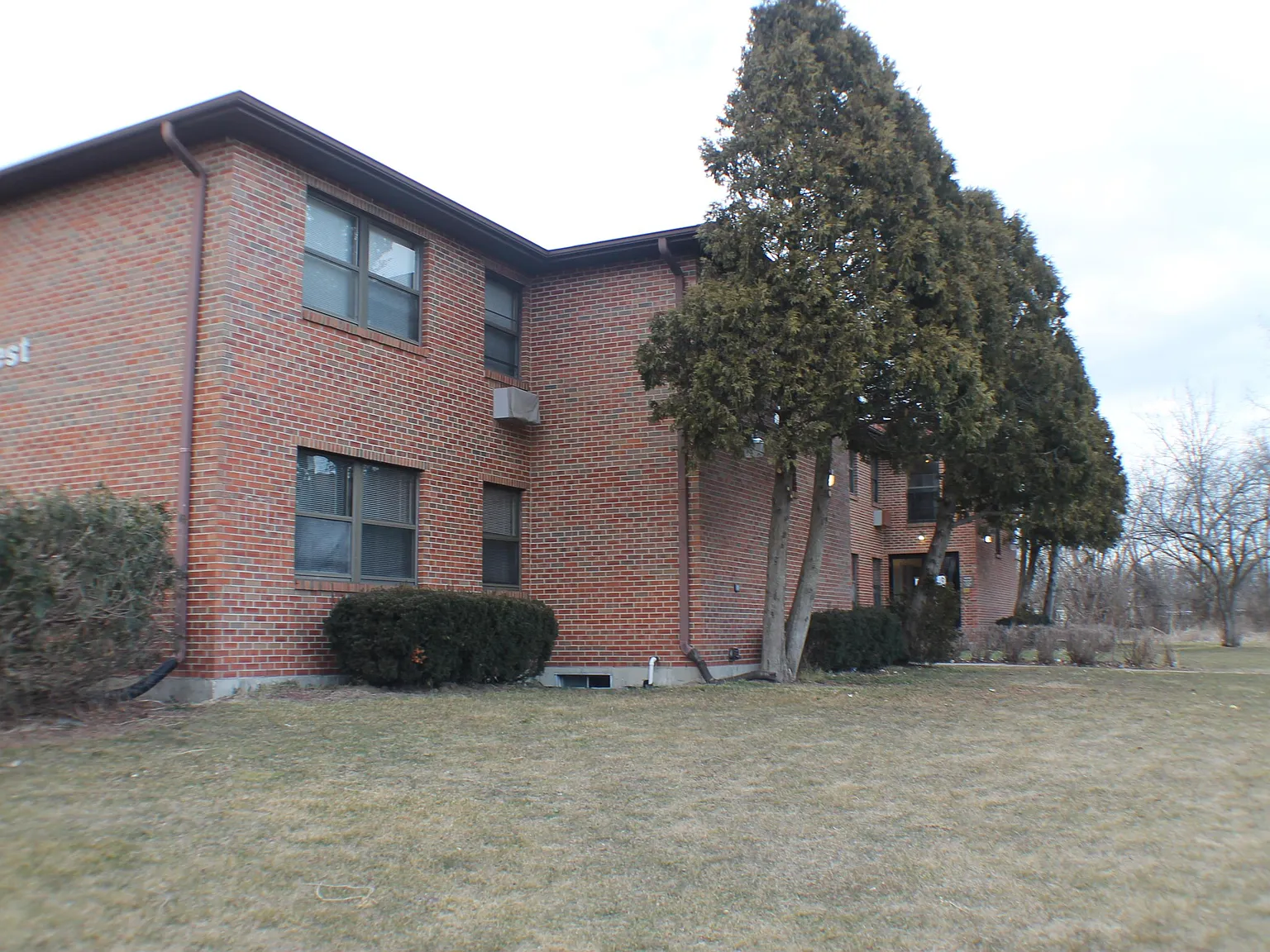 P049 / 2902 Apt 3 - 31 Street - 3 — Photo 4