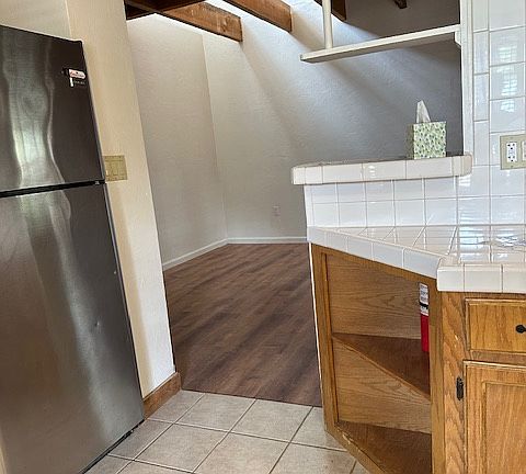 5th image of 12 Hillcrest St
