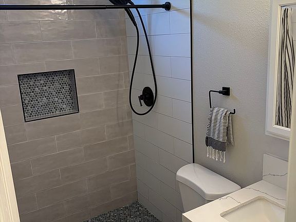 3rd image of 808 Laurelwood Ct