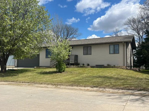 105 Lizzies Ln, Chamberlain, SD 57325