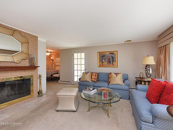 3rd image of 17 Wakefield Ave