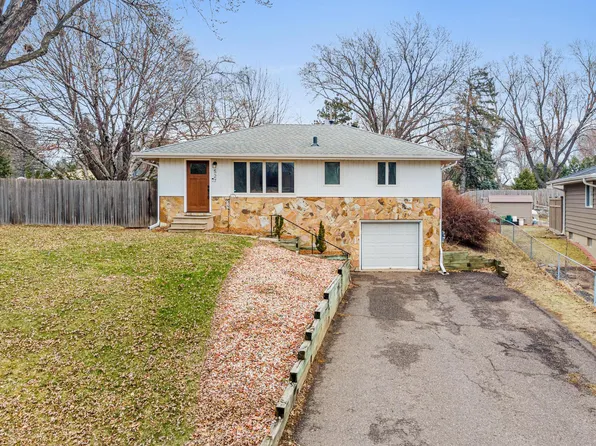 527 Granite Ave N, Oakdale, MN 55128