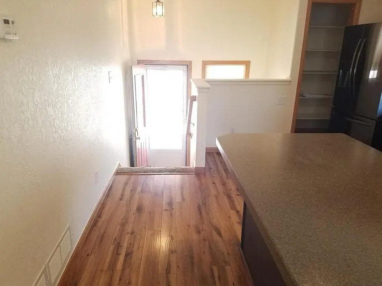 214 E Iowa Ave — Photo 16