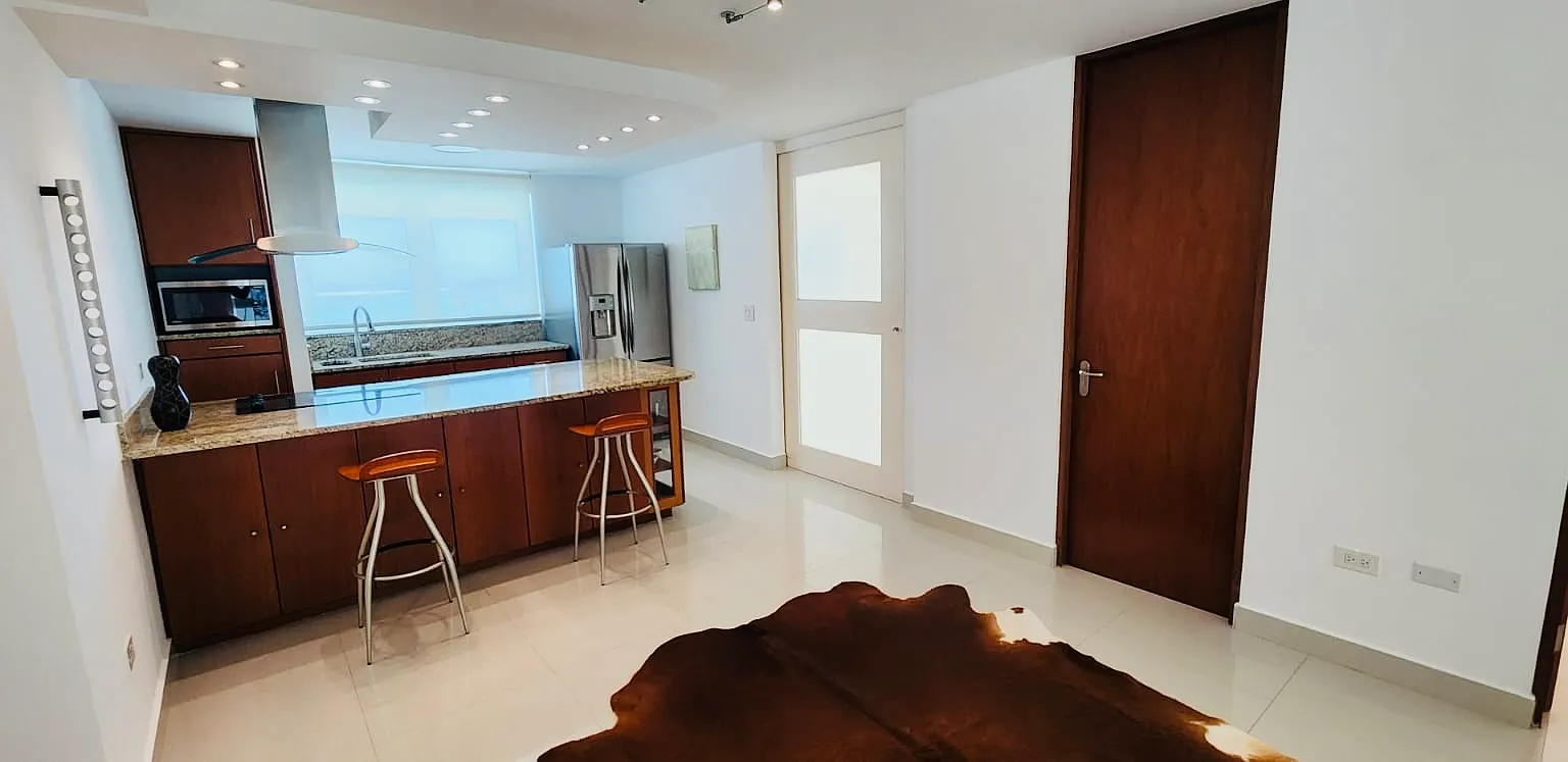 2 bed, 900 sqft, $3,450 — Photo 3