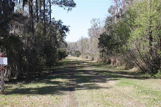 2nd image of 17511 Crossroads Ln