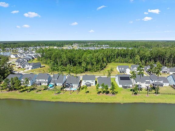 5th image of 153 Belfort Pl