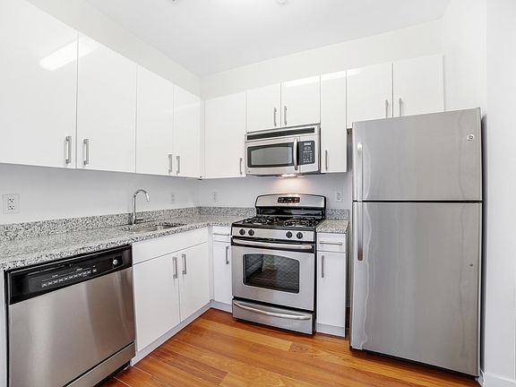4th image of 184 Kent Ave APT D518