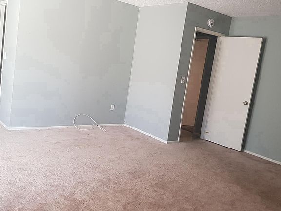 3rd image of 24781 Highwood St