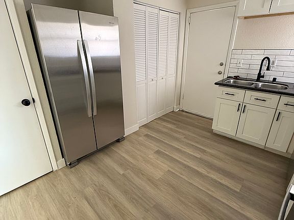 3rd image of 1067 Sweeney Ave