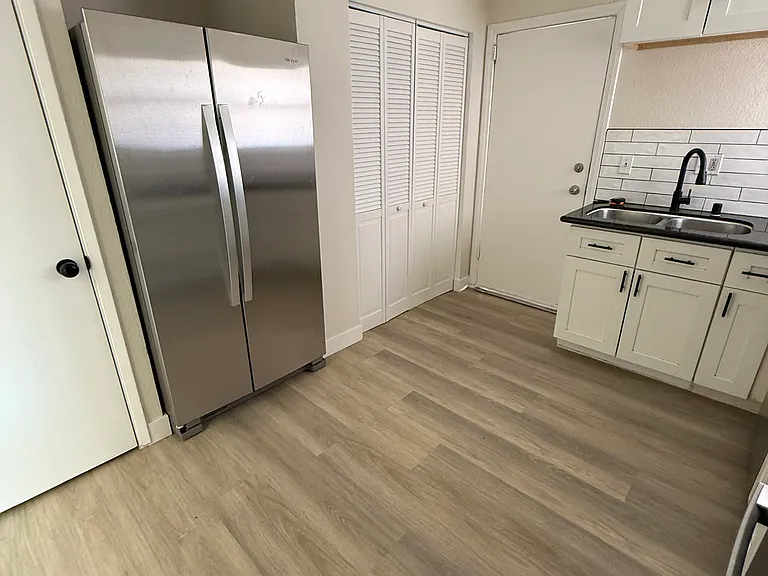 1067 Sweeney Ave — Photo 3