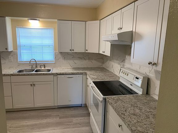 2nd image of 806 Highland Ct