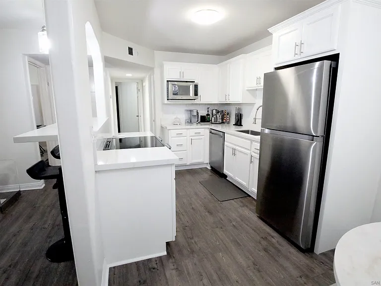 550 Graves Ave #10 — Photo 3