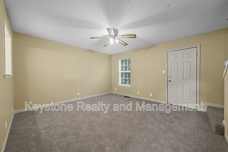 2 bed, 1.5 bath, 1000 sqft, $995 — Photo 3