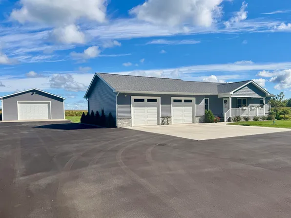 233 Red Oak Dr, Beaverton, MI 48612