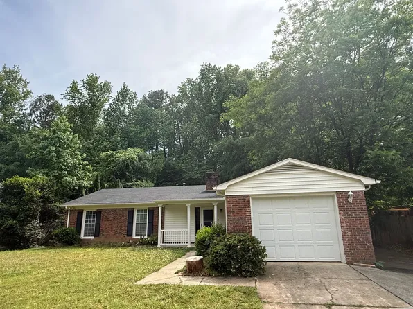 6341 Round Hill Rd, Charlotte, NC 28211