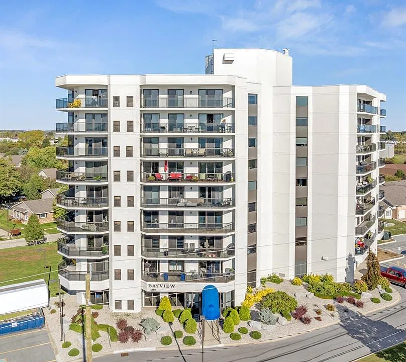 109 Robson Rd #201