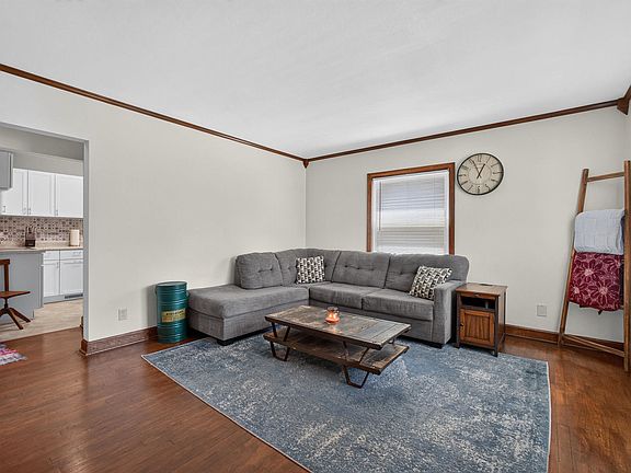 3rd image of 2517 Pacific St