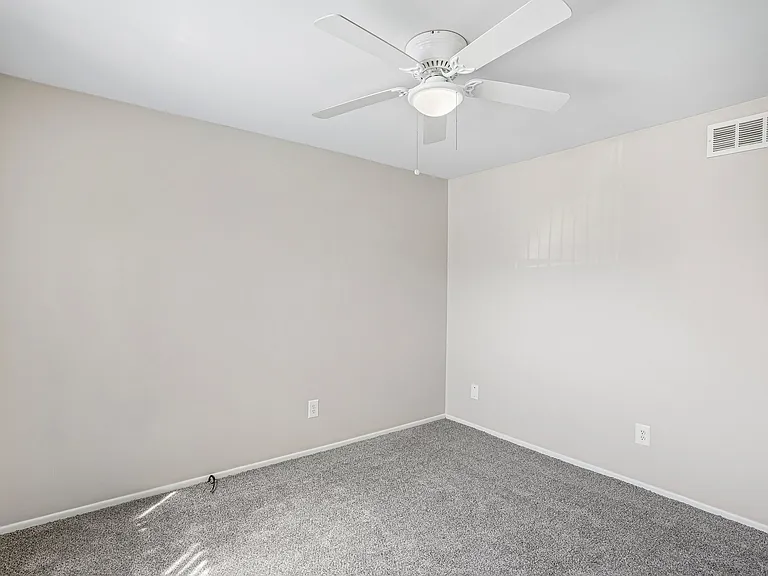 Rivercrest Apartments — Photo 78