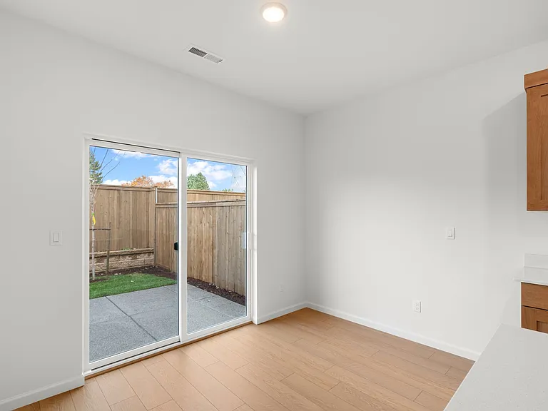 1504 NE 185th Ave — Photo 9