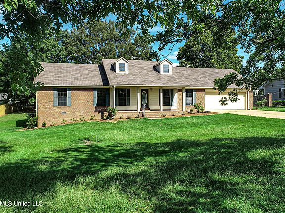3rd image of 220 Hickory Ln