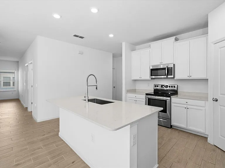 100 Lake Sinclair St — Photo 15