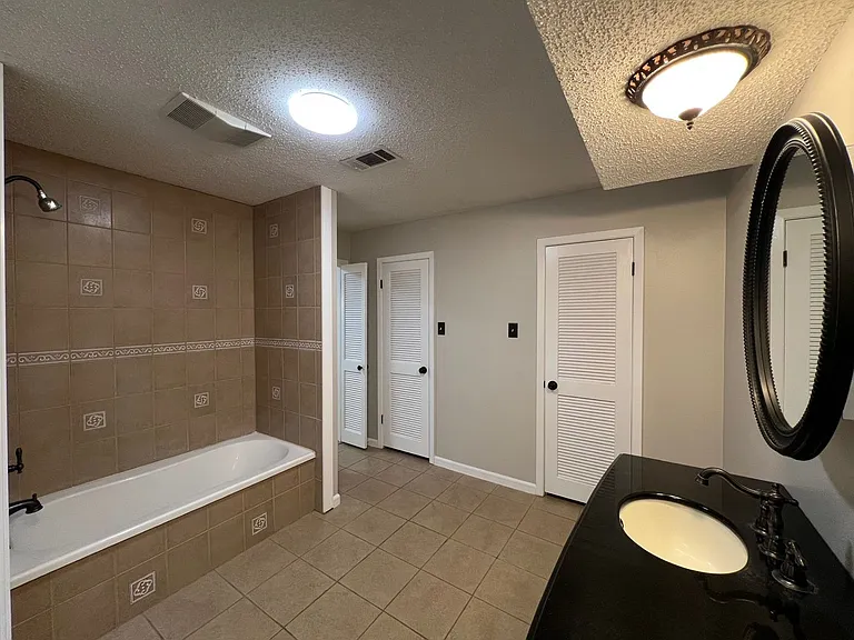 9240 & 9250 Lockhart Rd — Photo 17