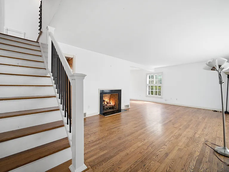 4437 Groveland Rd — Photo 15