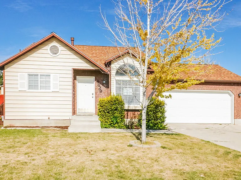 4829 S 3900 W — Photo 1