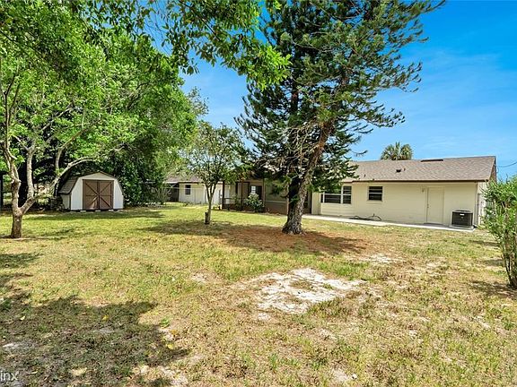 5th image of 1064 W Embassy Dr