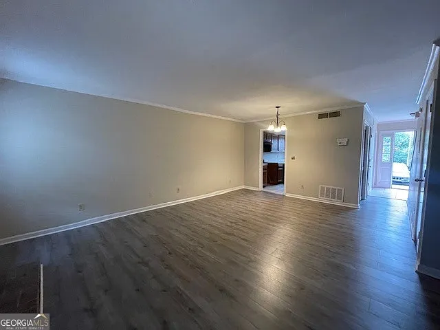 710 Stratford Grn — Photo 3