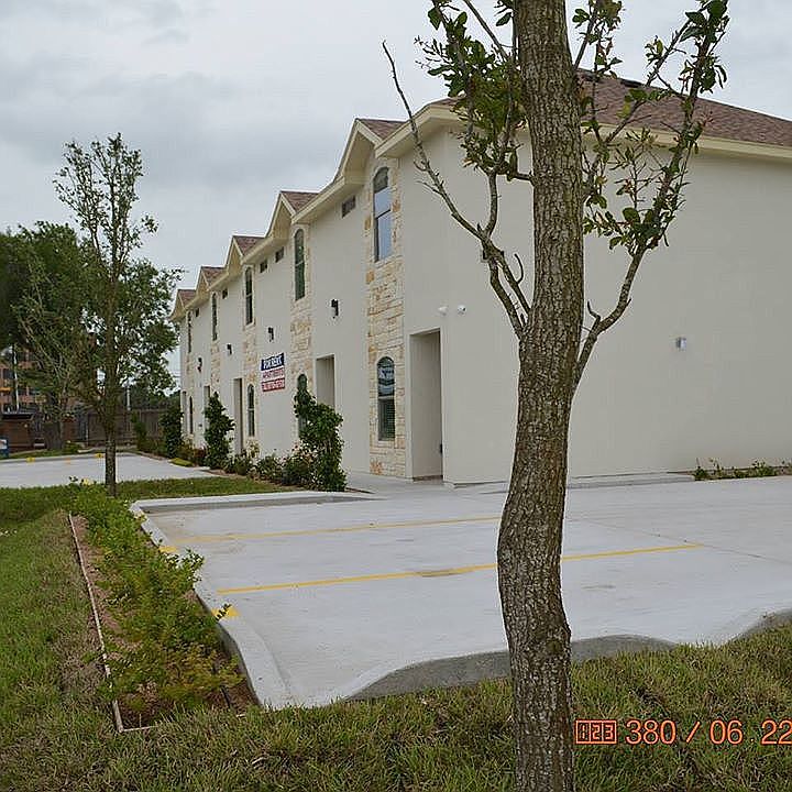 1st image of 1121 W Cano St