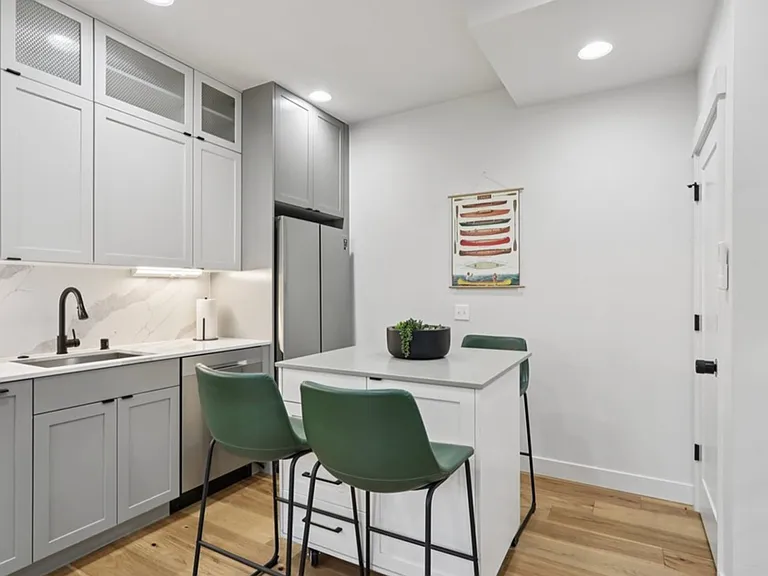 71 W Dravus St — Photo 2