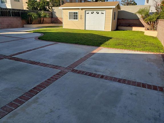 5th image of 213 W Acacia Ave