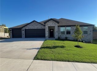 1031 Vista Dr, Prairie Grove, AR 72753