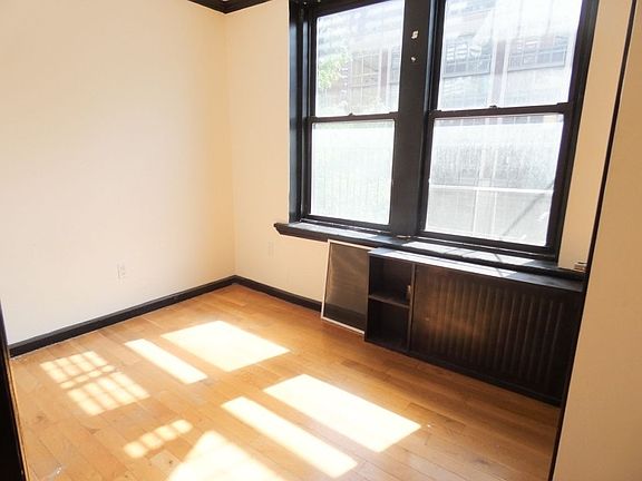 3rd image of 1773 1st Ave APT 9