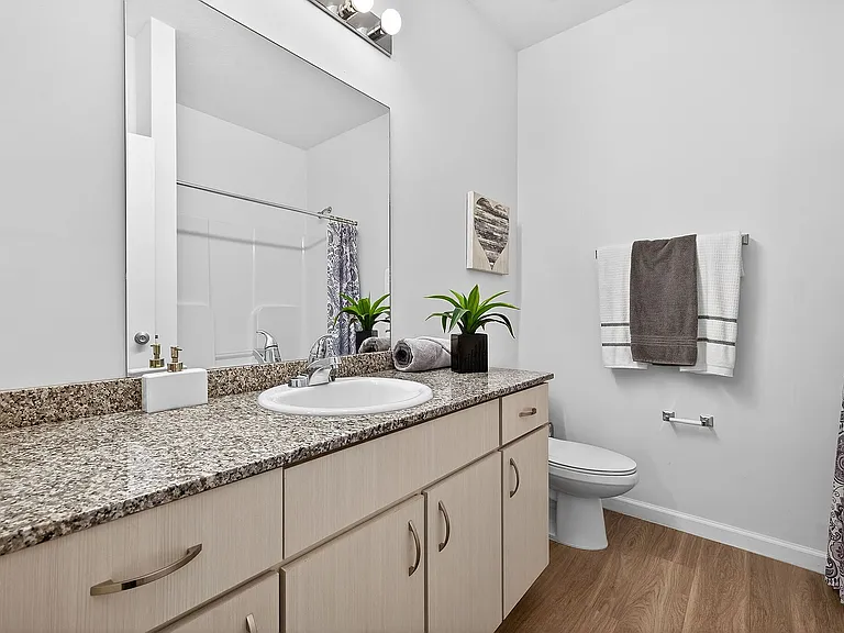 Mirage Bay Apartments — Photo 36