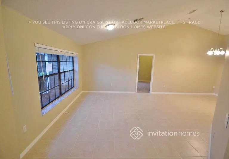 2442 Sweetwater Blvd — Photo 2