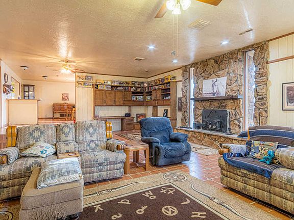 3rd image of 1735 Betts Ln