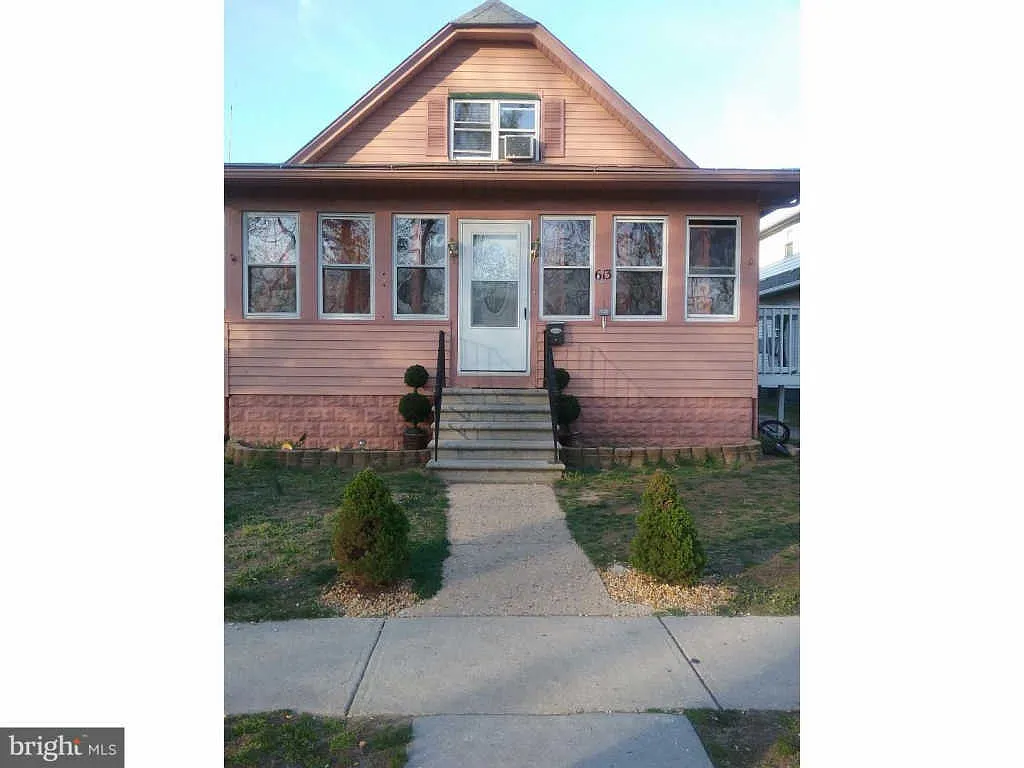 613 Highland Ave photo 1
