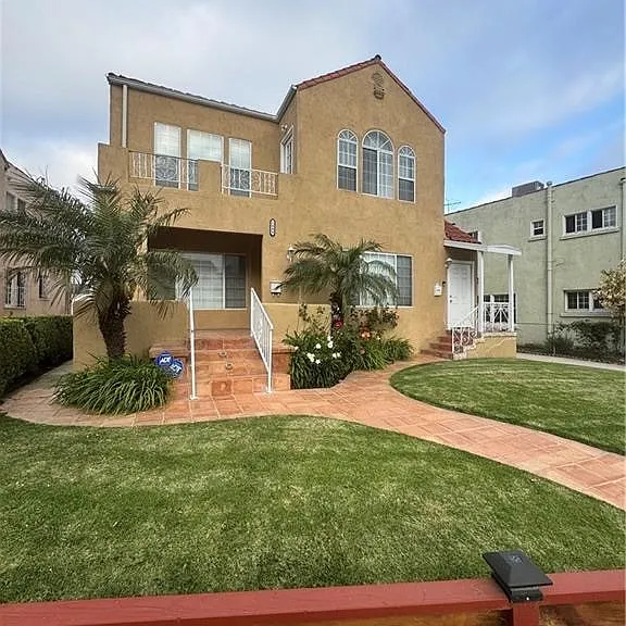 1046 S Citrus Ave — Photo 1