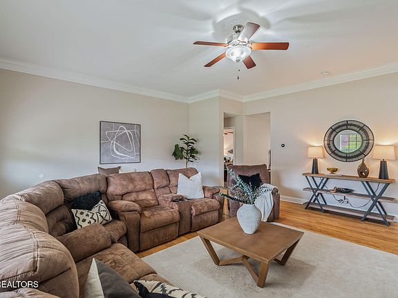 4th image of 4017 Kingdom Ln