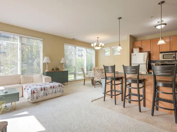 1070 Grandview Ct NE APT 119, Columbia Heights, MN 55421